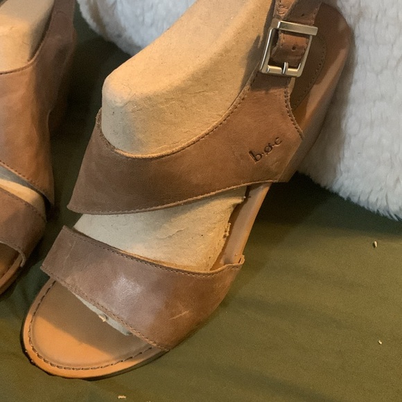 B.O.C. Leather sandals sz 10 - Picture 2 of 3